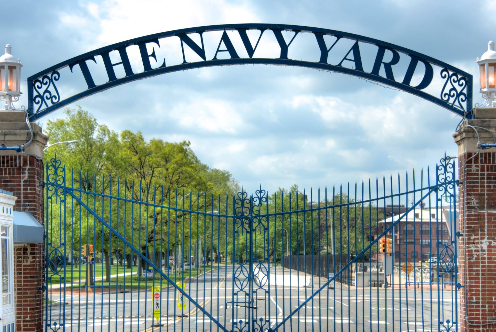 Gates_at_Philadelphia_Naval_Yard